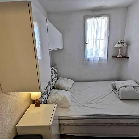 Le Carlton - Deux Pieces 4 Couchages A Port Leucate. Ref: 2car_331ac Mae-2271 *